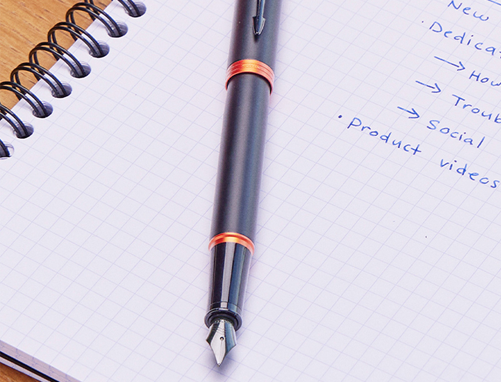 PLUMA PARKER IM PROFESSIONALS VIBRANT ORANGE RING PLUMIN F EN ESTUCHE DE REGALO