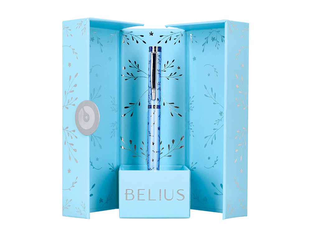 PLUMA BELIUS BELLA ALUMINIO COLOR AZUL CELESTE DISEÑO PLATEADO RELIEVE TINTA AZUL CAJA DE DISEÑO